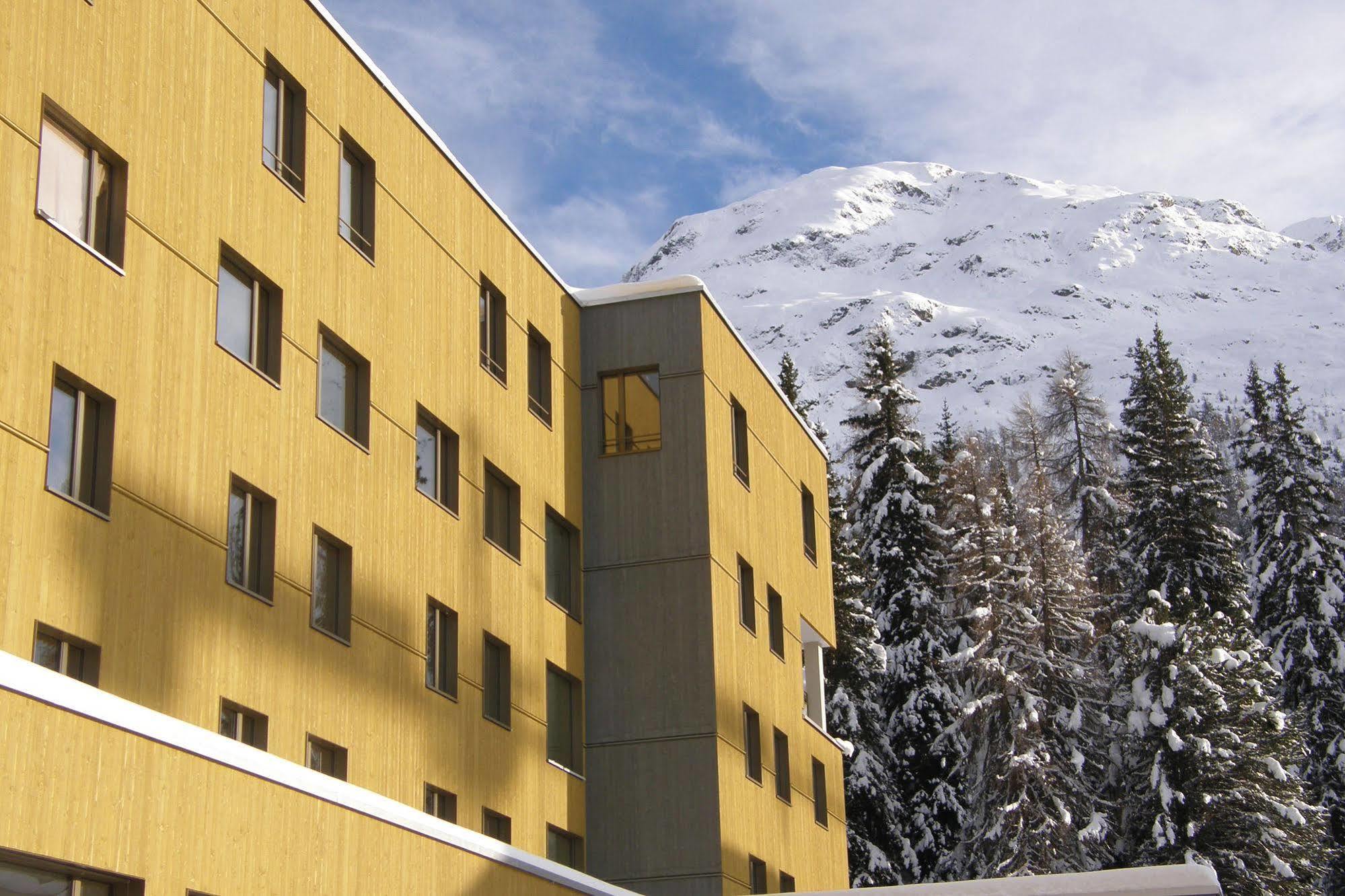 St. Moritz Youth Hostel Bagian luar foto